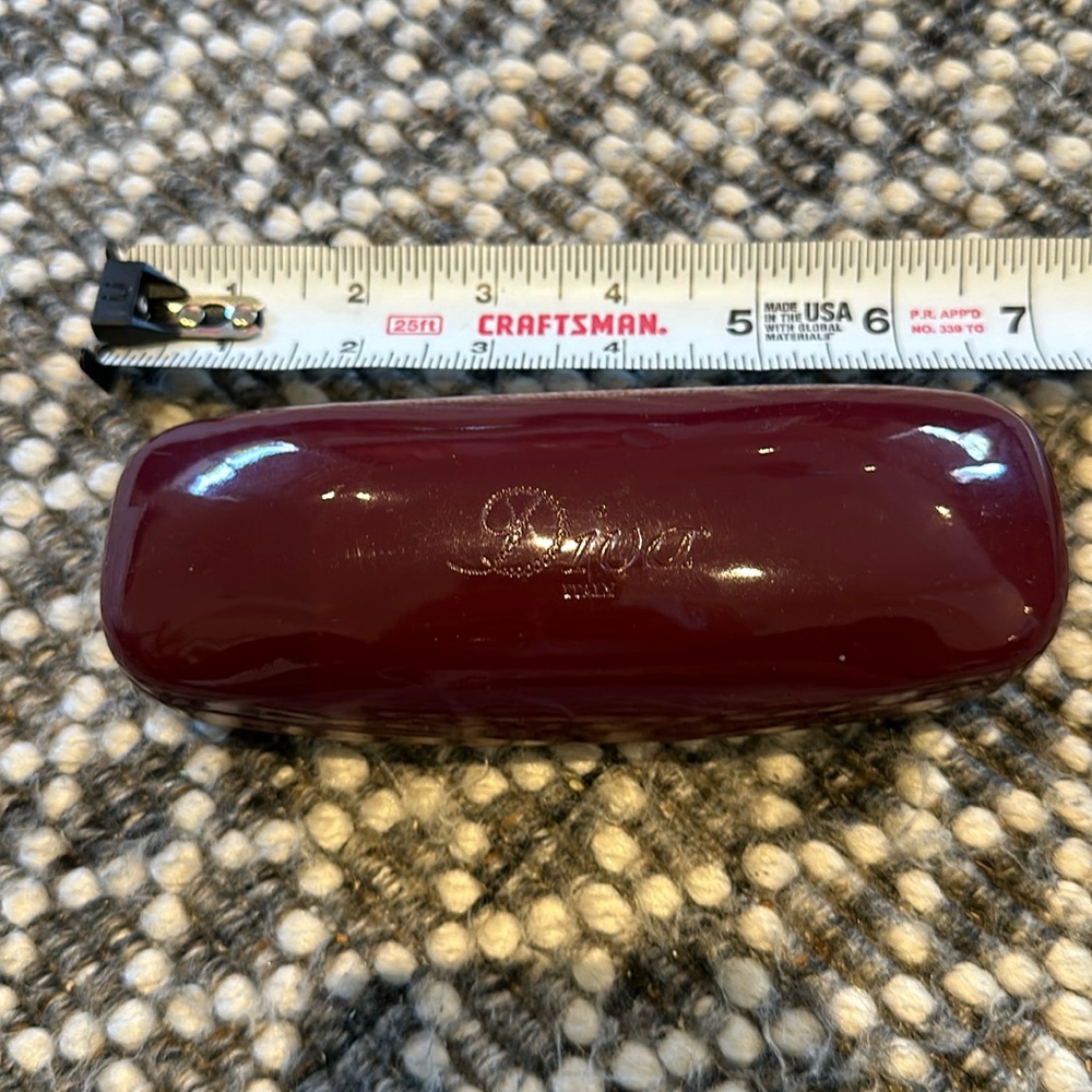 Burgundy “Diva” Sunglasses holder